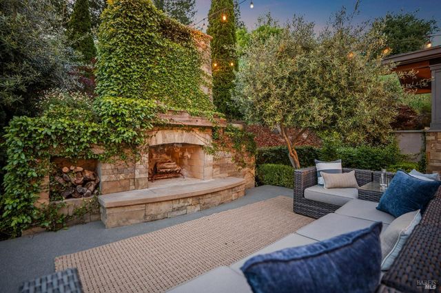 43 Oak Valley Dr, Novato, CA 94947