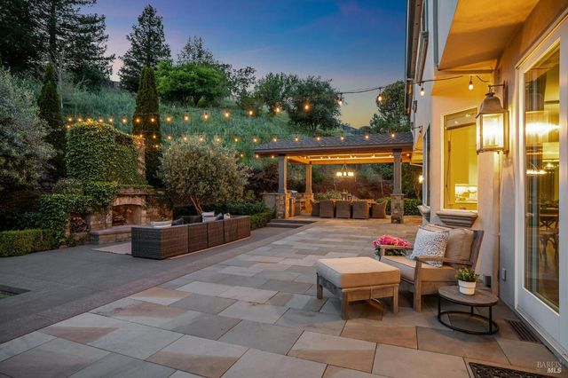 43 Oak Valley Dr, Novato, CA 94947