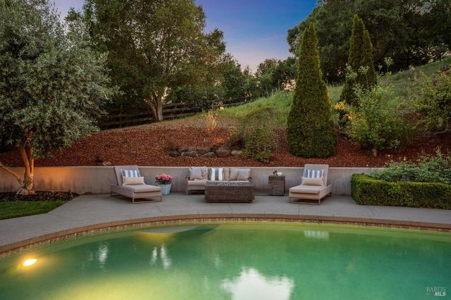 43 Oak Valley Dr, Novato, CA 94947