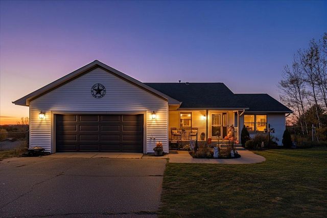 1533 Hallewood Boulevard, New Richmond, WI 54017