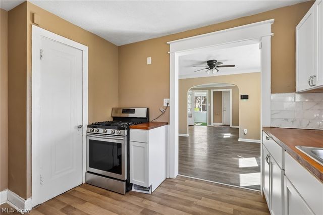 13618 Wainstead Avenue, Cleveland, OH 44111