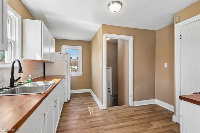 13618 Wainstead Avenue, Cleveland, OH 44111