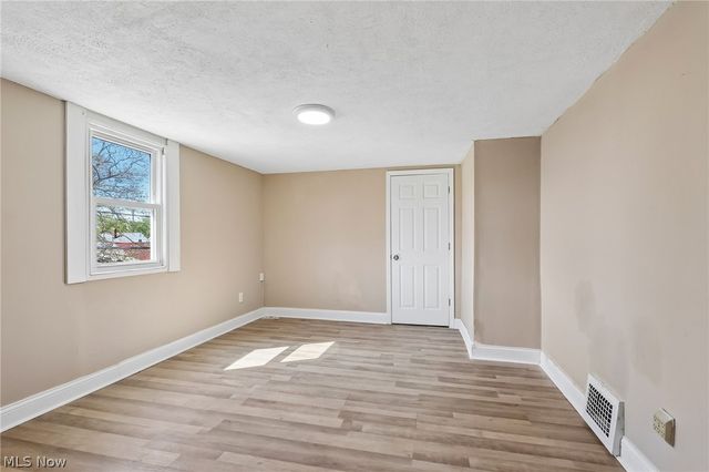 13618 Wainstead Avenue, Cleveland, OH 44111