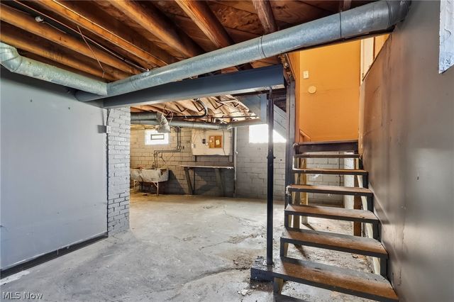 13618 Wainstead Avenue, Cleveland, OH 44111