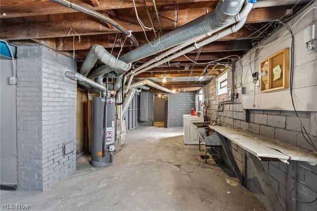 13618 Wainstead Avenue, Cleveland, OH 44111