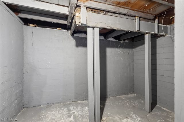 13618 Wainstead Avenue, Cleveland, OH 44111