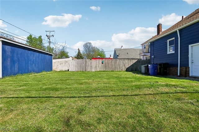 13618 Wainstead Avenue, Cleveland, OH 44111