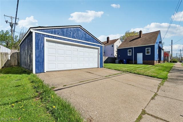 13618 Wainstead Avenue, Cleveland, OH 44111