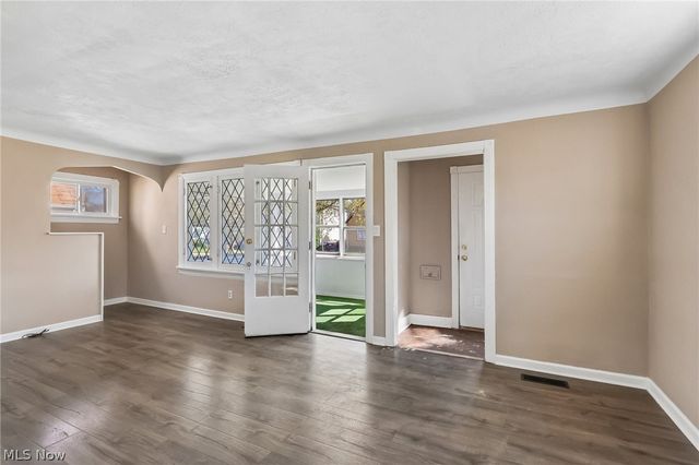 13618 Wainstead Avenue, Cleveland, OH 44111