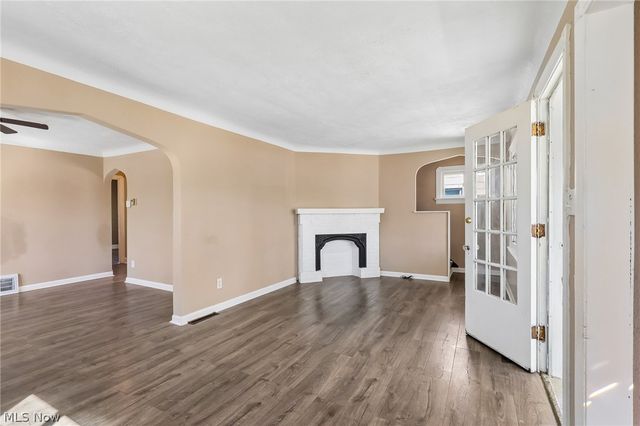 13618 Wainstead Avenue, Cleveland, OH 44111