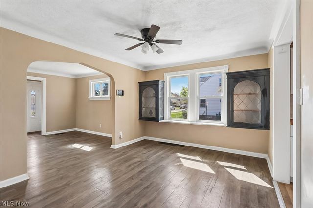 13618 Wainstead Avenue, Cleveland, OH 44111