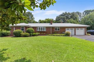 2016 Oak Leaf LN, Virginia Beach, VA 23455