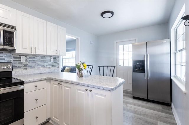 551 84TH AVENUE N, St Petersburg, FL 33702