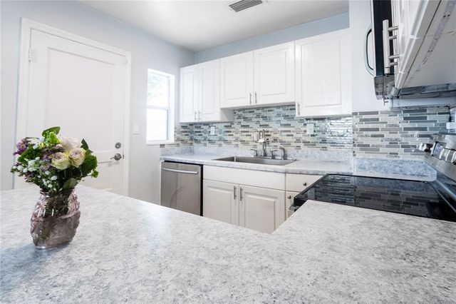 551 84TH AVENUE N, St Petersburg, FL 33702