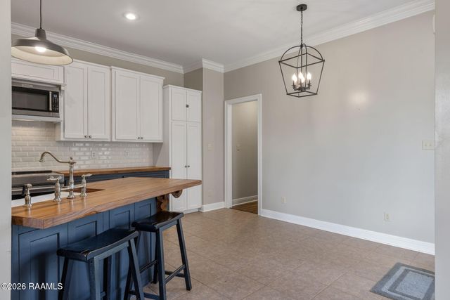 506 Doloria Drive, Youngsville, LA 70592