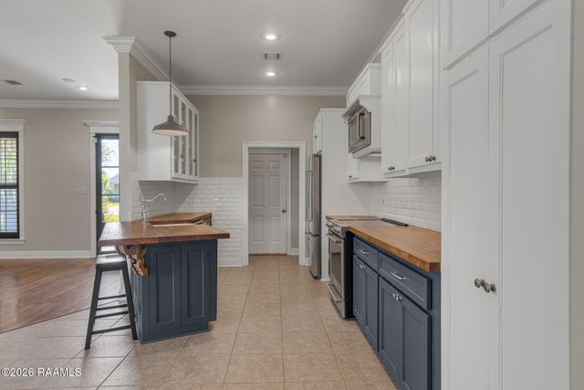 506 Doloria Drive, Youngsville, LA 70592