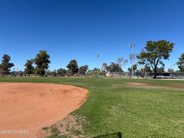 2732 N Neruda Lane, Tucson, AZ 85712