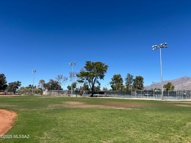 2732 N Neruda Lane, Tucson, AZ 85712