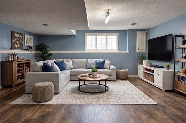 208 N Pacific Court, Raymore, MO 64083