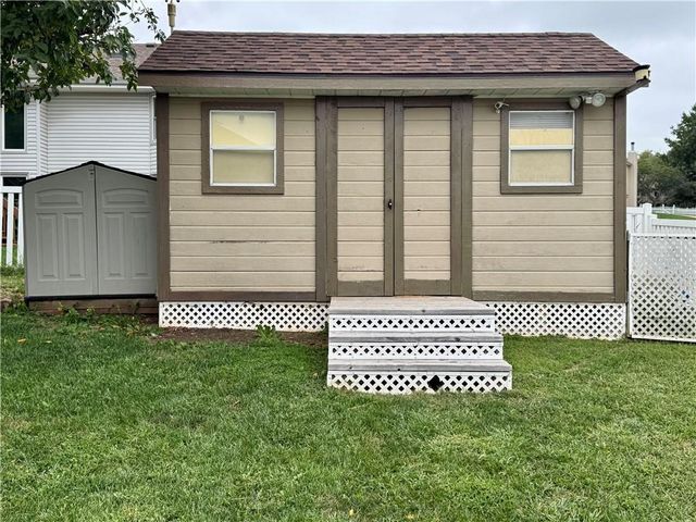 208 N Pacific Court, Raymore, MO 64083