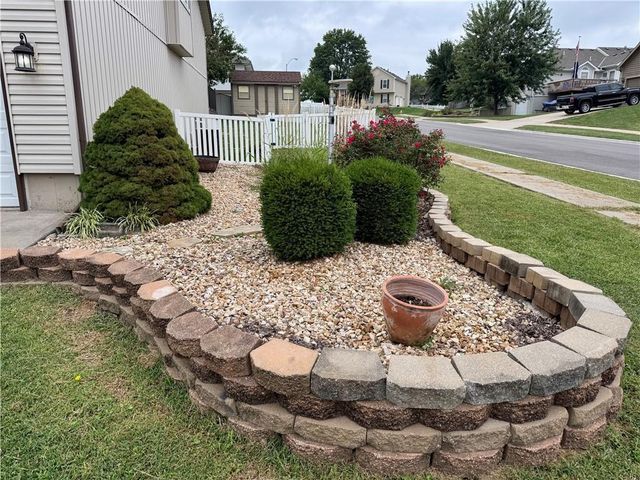 208 N Pacific Court, Raymore, MO 64083