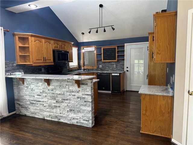 208 N Pacific Court, Raymore, MO 64083