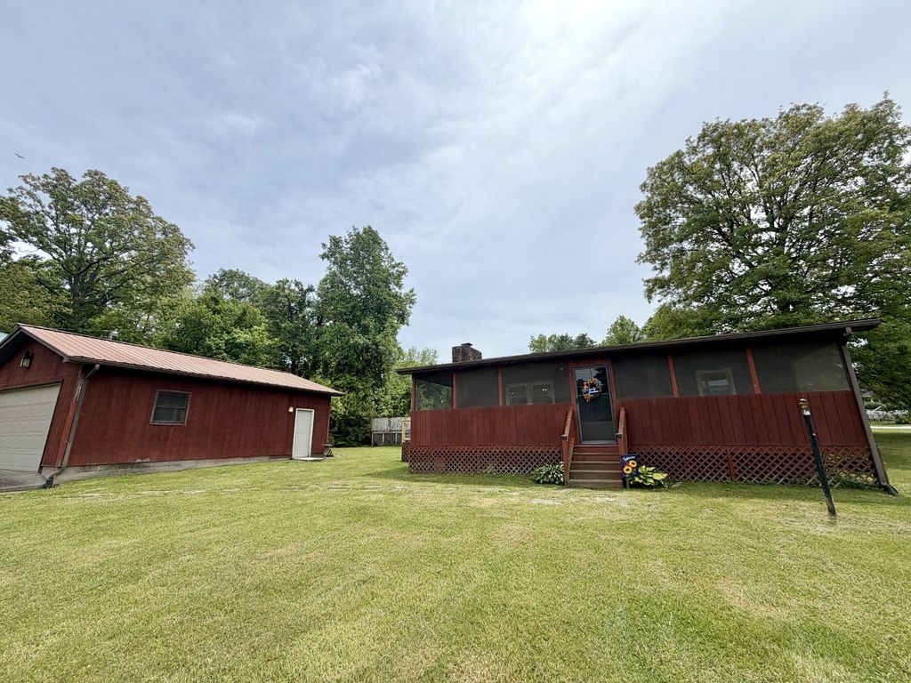 115 1st St, Monteagle, TN 37356