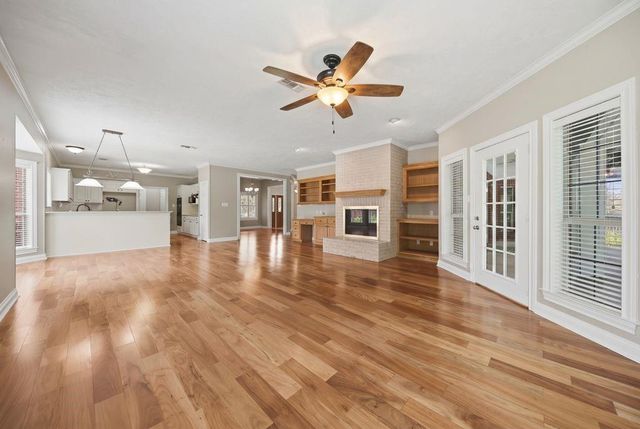800 W Briarwood Drive, Brenham, TX 77833
