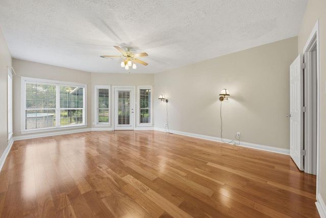 800 W Briarwood Drive, Brenham, TX 77833