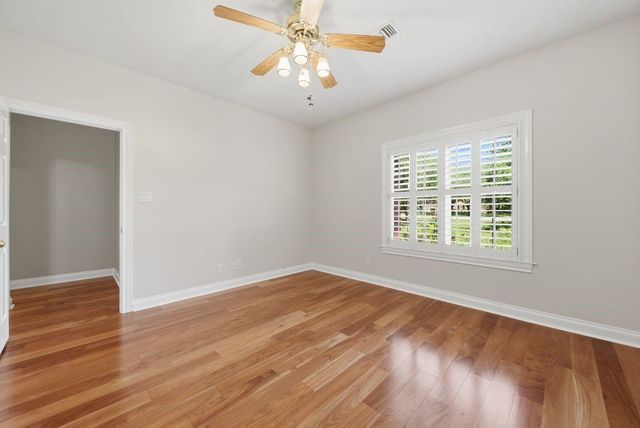 800 W Briarwood Drive, Brenham, TX 77833