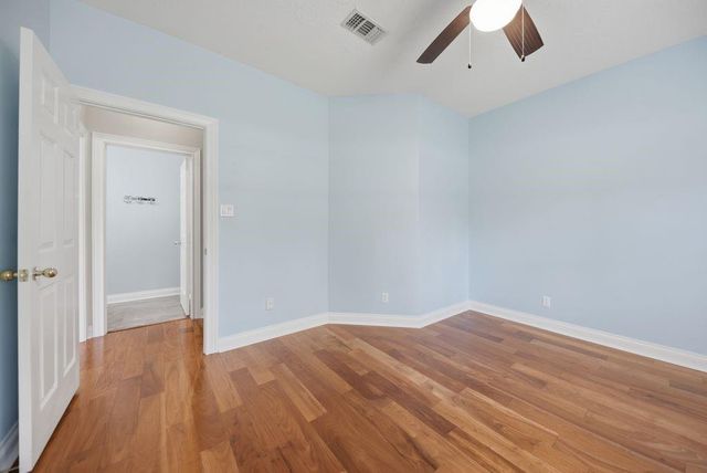 800 W Briarwood Drive, Brenham, TX 77833