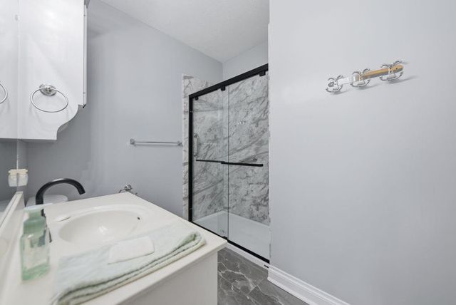 800 W Briarwood Drive, Brenham, TX 77833