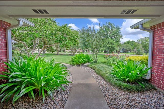 800 W Briarwood Drive, Brenham, TX 77833