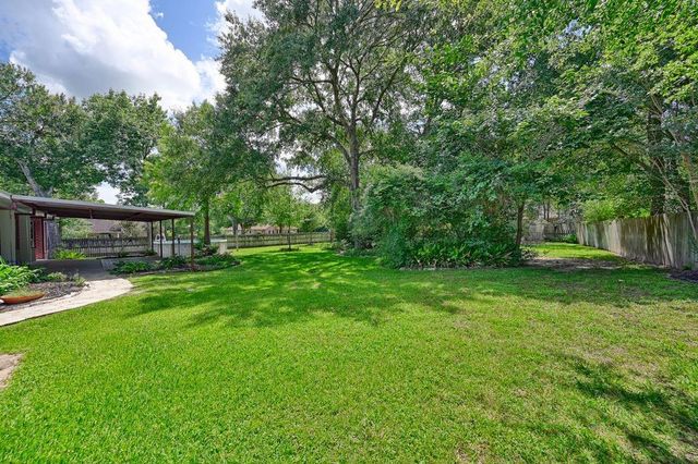 800 W Briarwood Drive, Brenham, TX 77833