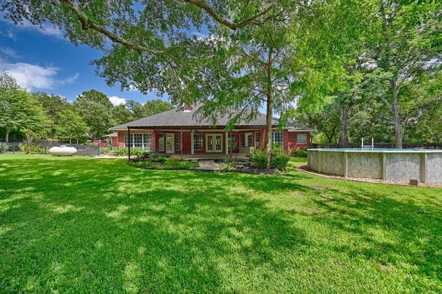 800 W Briarwood Drive, Brenham, TX 77833