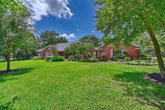 800 W Briarwood Drive, Brenham, TX 77833