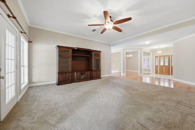 800 W Briarwood Drive, Brenham, TX 77833