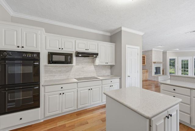 800 W Briarwood Drive, Brenham, TX 77833