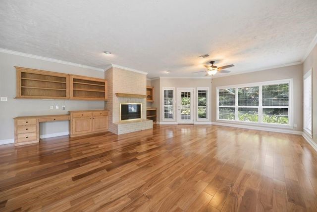 800 W Briarwood Drive, Brenham, TX 77833