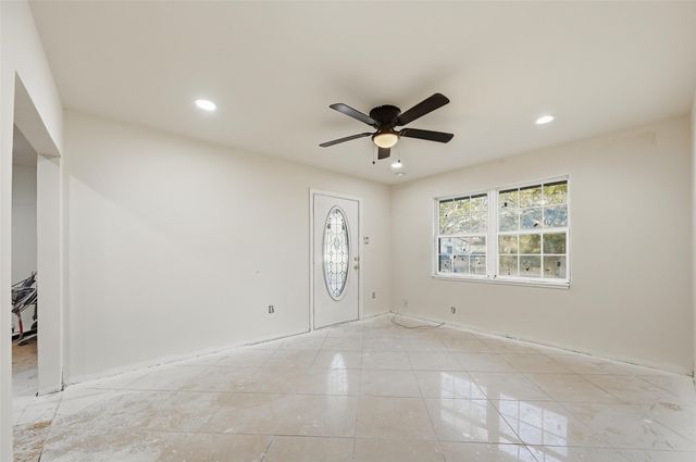 2915 Fakes Drive, Dallas, TX 75224