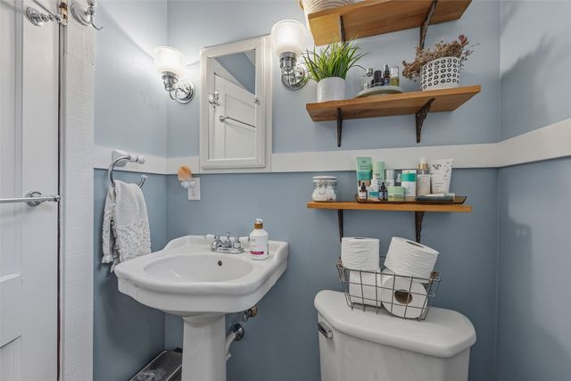 601 Carroll DR SE, Cedar Rapids, IA 52403