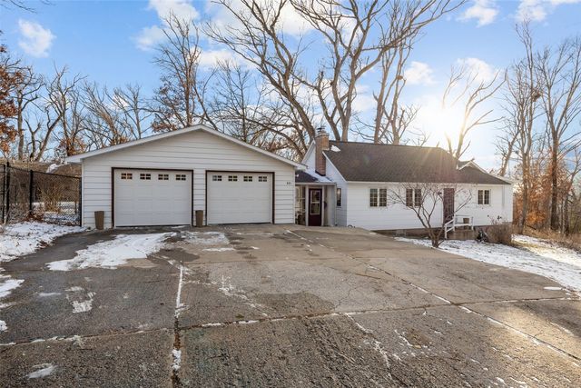 601 Carroll DR SE, Cedar Rapids, IA 52403