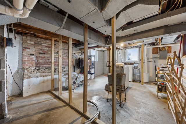 601 Carroll DR SE, Cedar Rapids, IA 52403