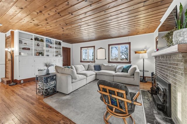 601 Carroll DR SE, Cedar Rapids, IA 52403