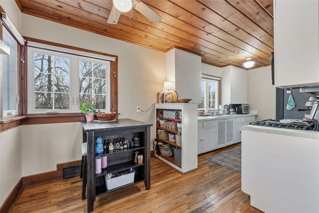 601 Carroll DR SE, Cedar Rapids, IA 52403