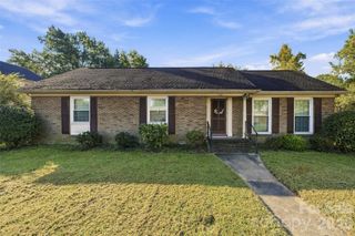 9100 Sandburg Avenue, Charlotte, NC 28213