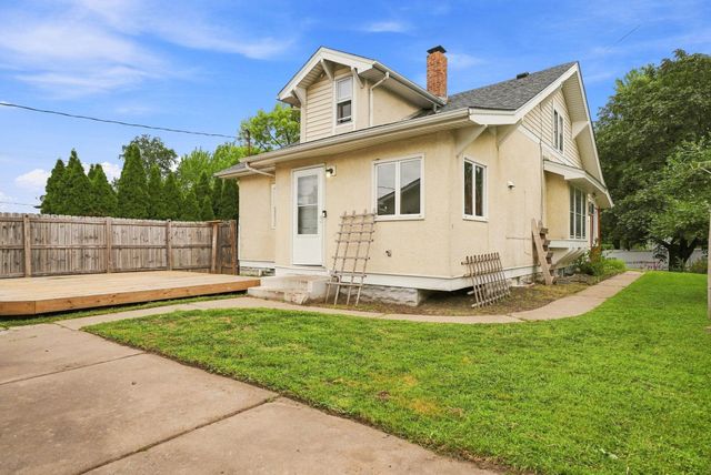 902 Hyacinth Ave E, Saint Paul, MN 55106