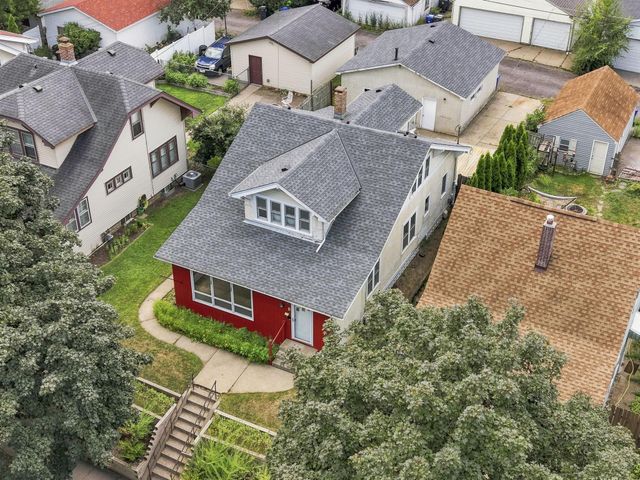 902 Hyacinth Ave E, Saint Paul, MN 55106