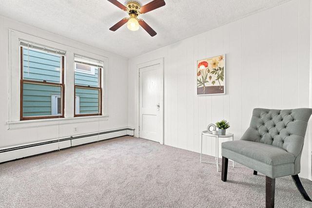 902 Hyacinth Ave E, Saint Paul, MN 55106