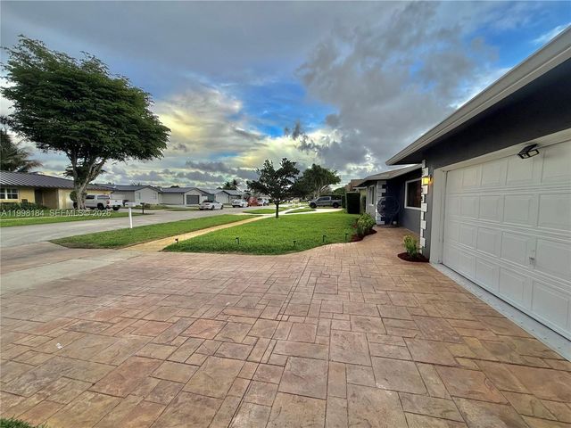 8404 SW 26th Street, Davie, FL 33324